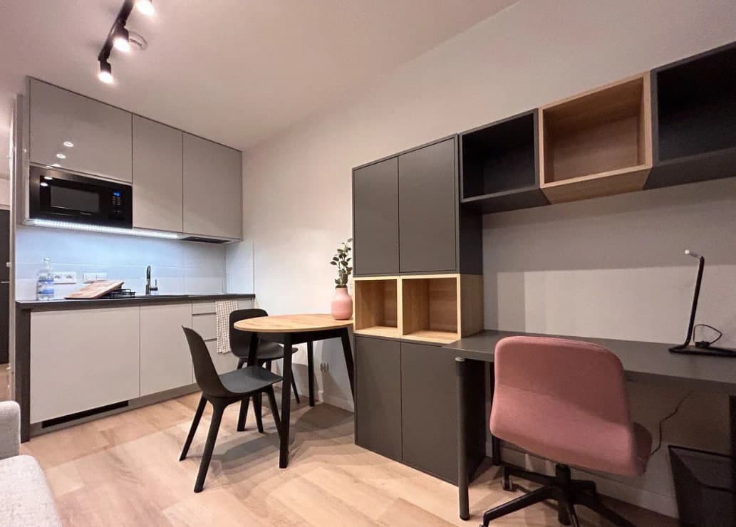 7월부터 | 반려동물 허용 | 조용한 동네 | 18 m²