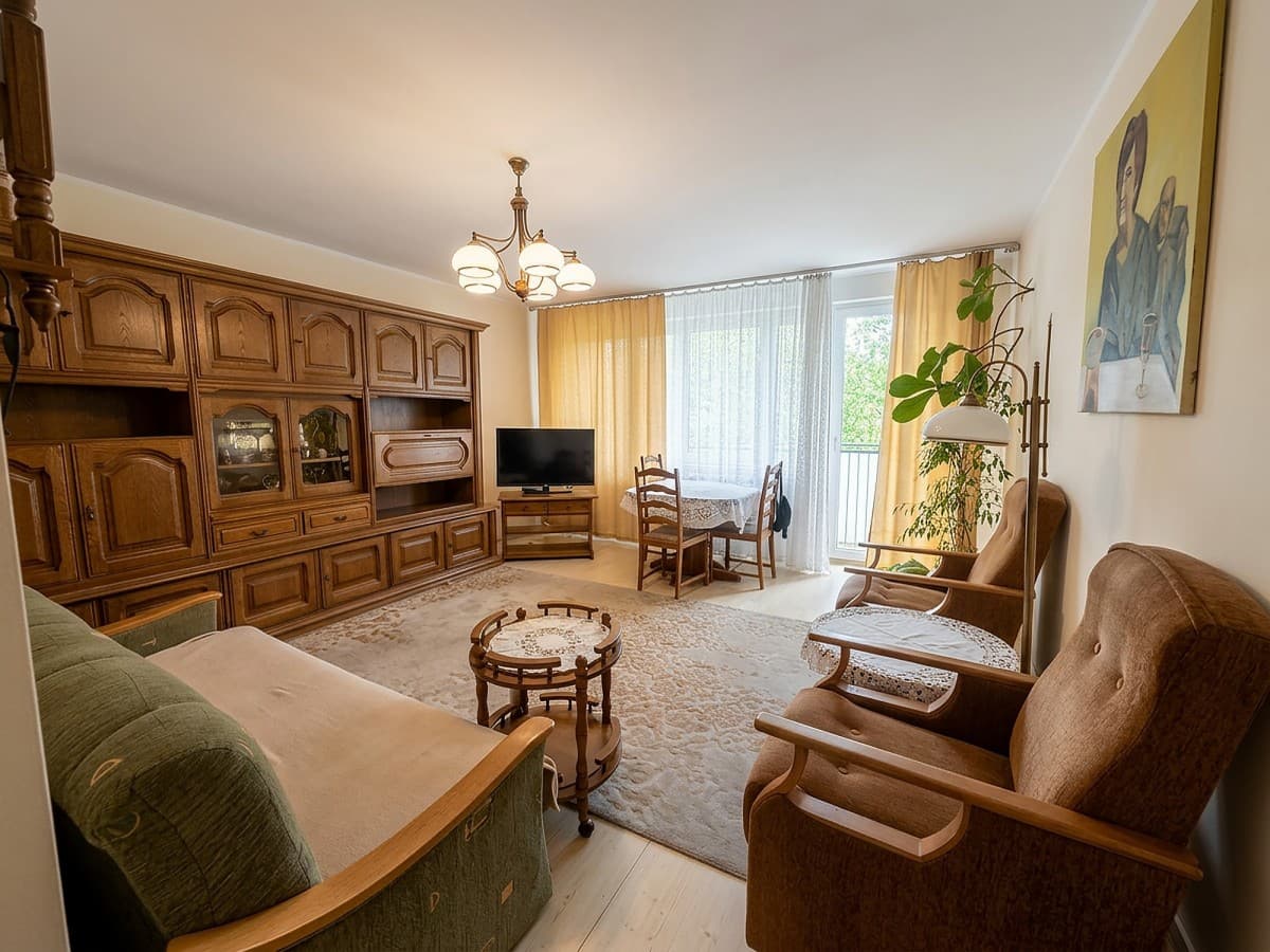 Spacious 3-Room Apartment in Bielany Chomiczówka, 63 m²