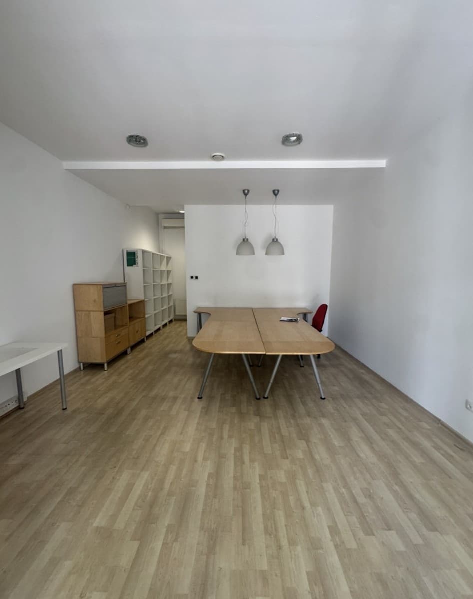 Commercial Space for Rent in Mokotów, 43 m²