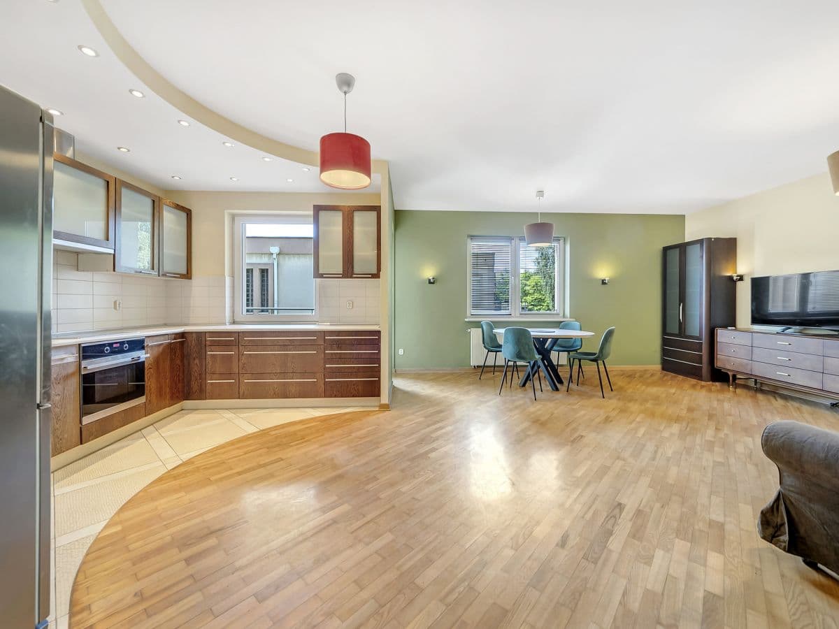Spacious 3-Room Apartment for Rent in Łódź Górna - 84 m²