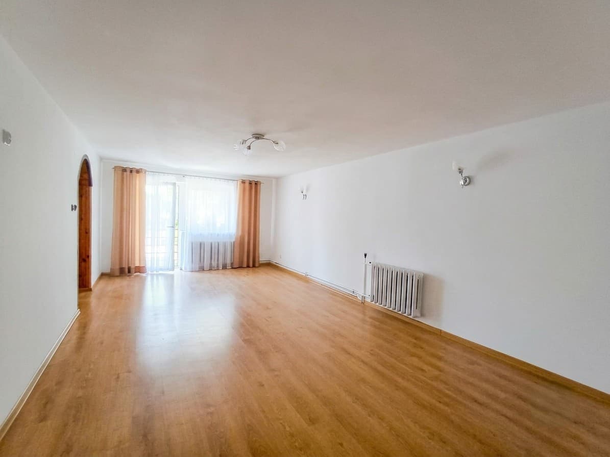 Wohnen in Józefów: 4 Zimmer, 100 m² in ruhiger Lage