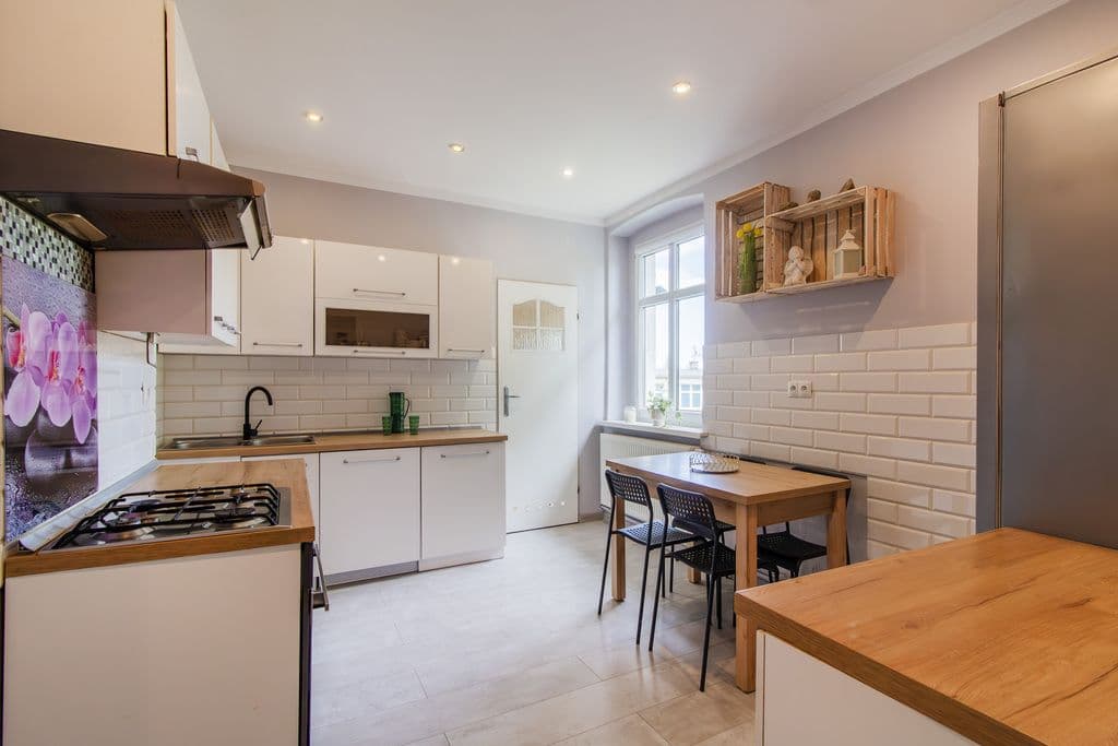 Spacious 6-Room Apartment for Sale in Żary - 111 m²
