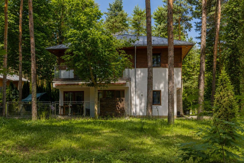 Spacious 5-Room House for Sale in Magdalenka - 192 m²